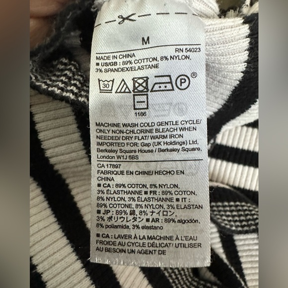 Gap Black/White Turtleneck- Medium - Picture 7 of 7